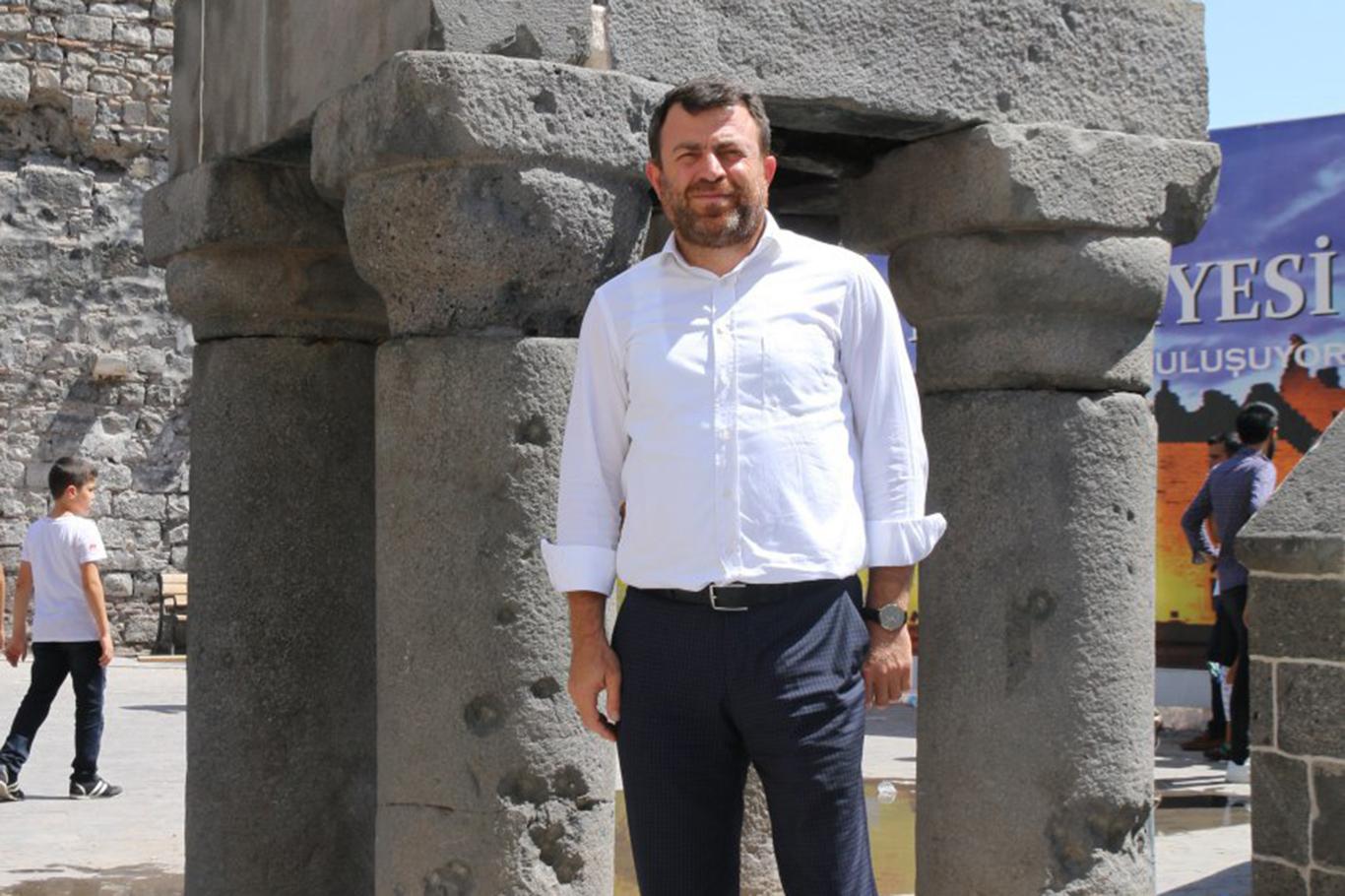 "Medeniyette zirve eserlerin hali üzüntü verici" "Medeniyette zirve eserlerin hali üzüntü verici"